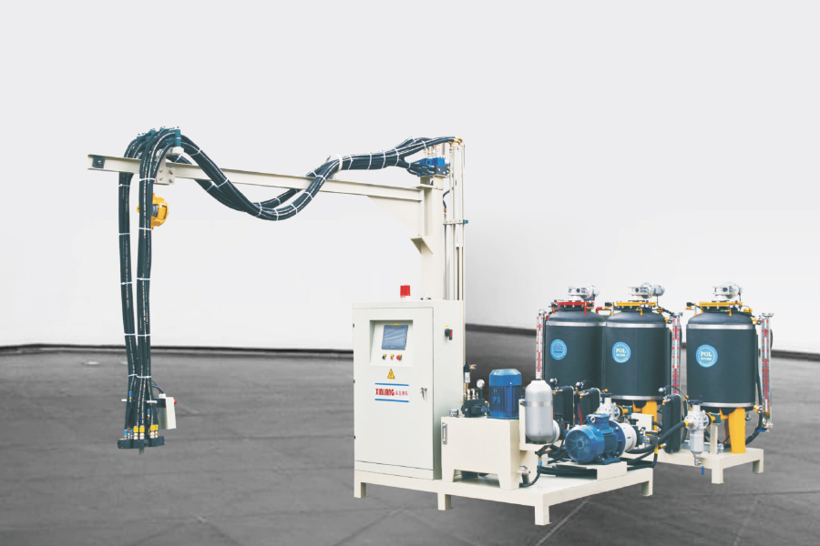 Trojzložkový polyuretán vysokotlakový penový vstrekovací stroj Ningbo Xinliang Machinery Co., Ltd.
